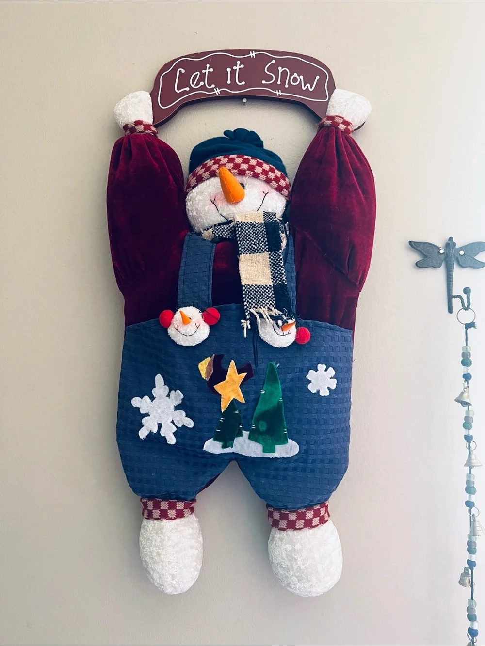 Festive 'Let It Snow' Plush Snowman Wall Decor in Red & Blue